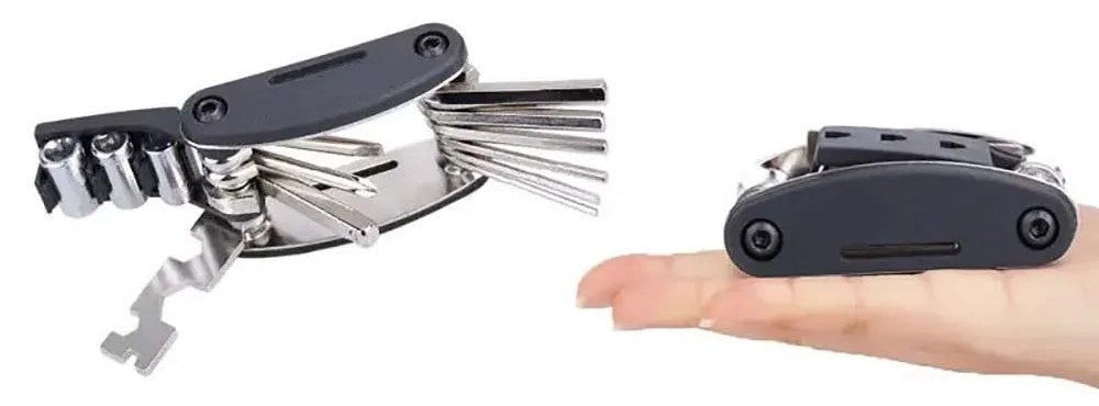 Multitool bici pieghevole aperto, con brugole e chiavi a bussola