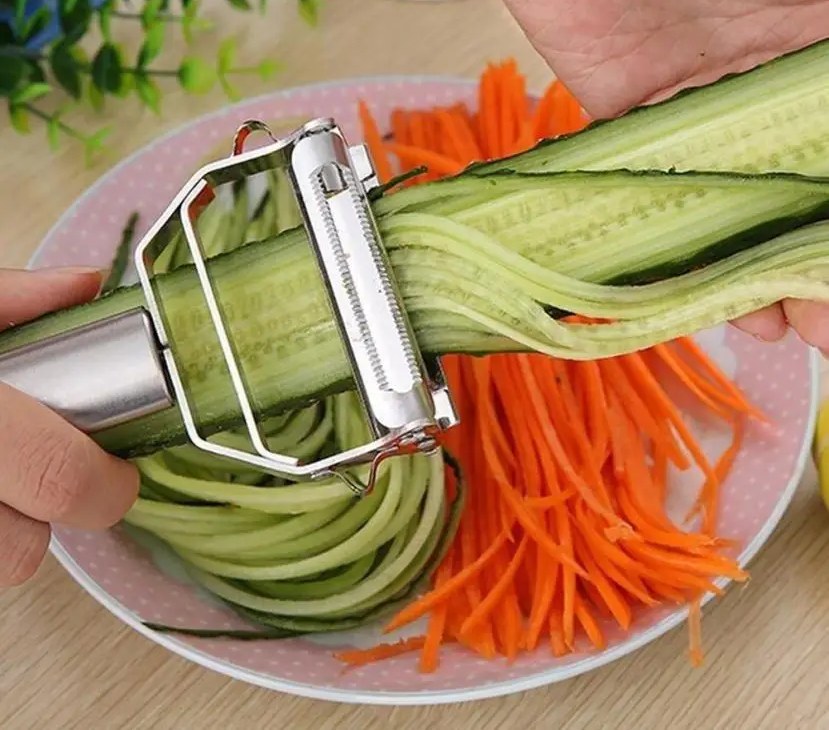 Pelapatate julienne in acciaio con strisce di carota e cetriolo