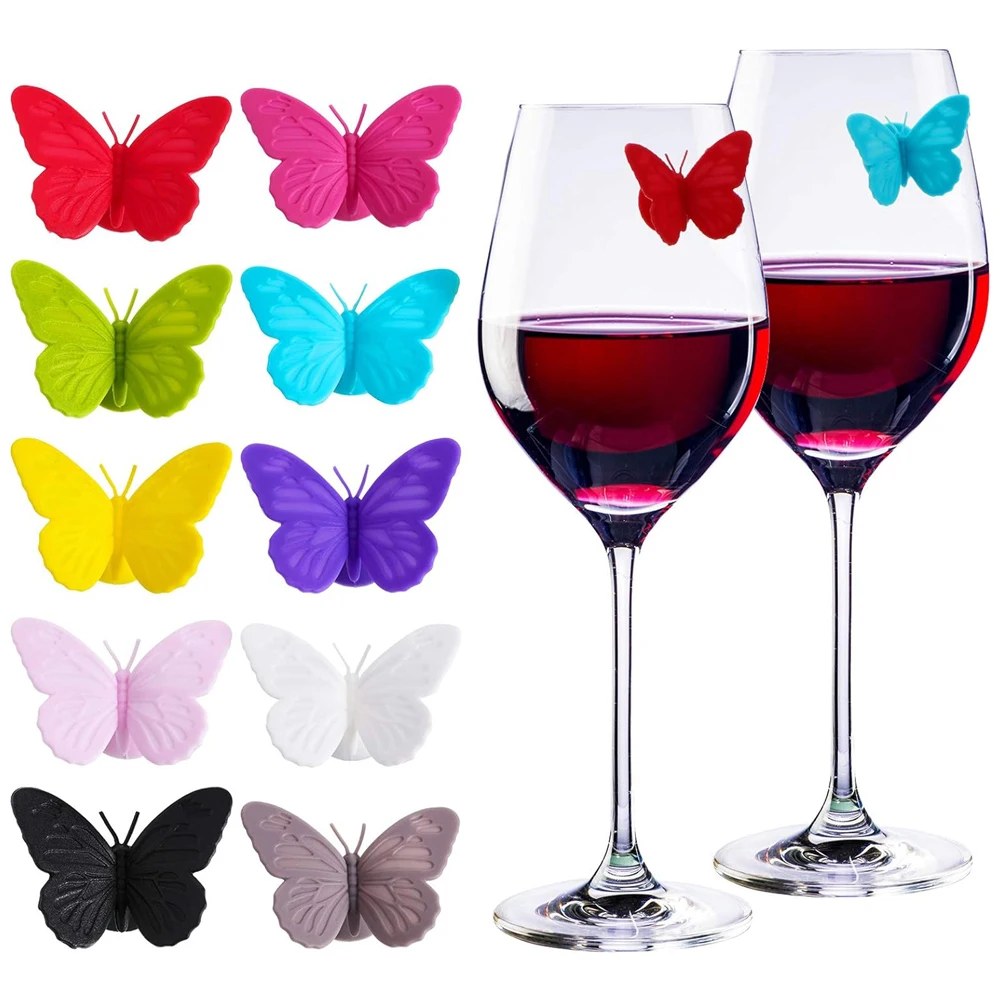 Segnabicchieri a farfalla in 10 colori e due calici di vino rosso con una farfalla rossa e una azzurra