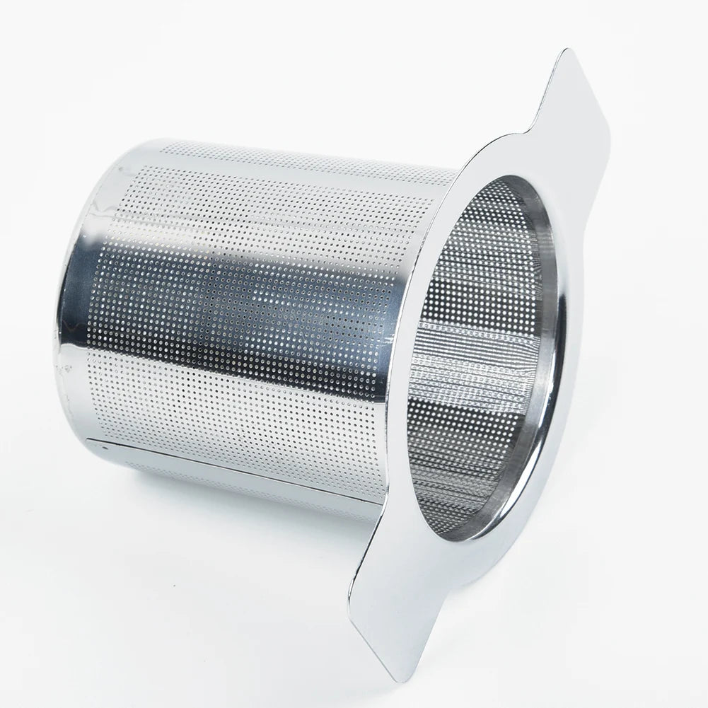Il filtro per tè in acciaio inox con fori fini, visto di lato