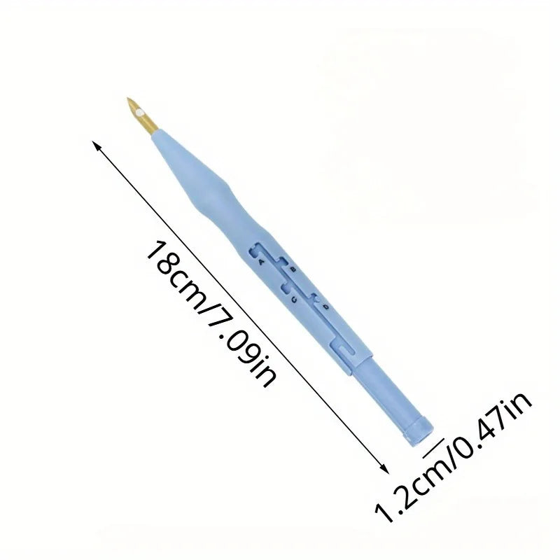 Misure della penna punch needle: lunga circa 18 cm e spessa circa 1,2 cm