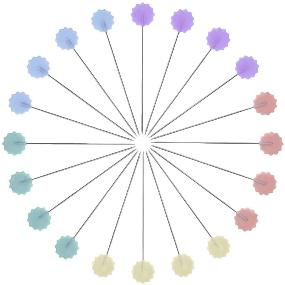 Spilli disposti in cerchio: teste piatte a fiore in colori pastello