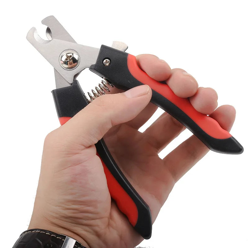 Tagliaunghie in mano con lame in acciaio inox e molla