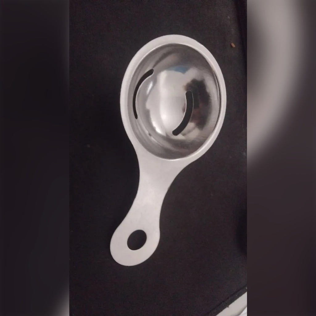 Foto di un acquirente: il separatore visto dall'alto, con il foro per appenderlo