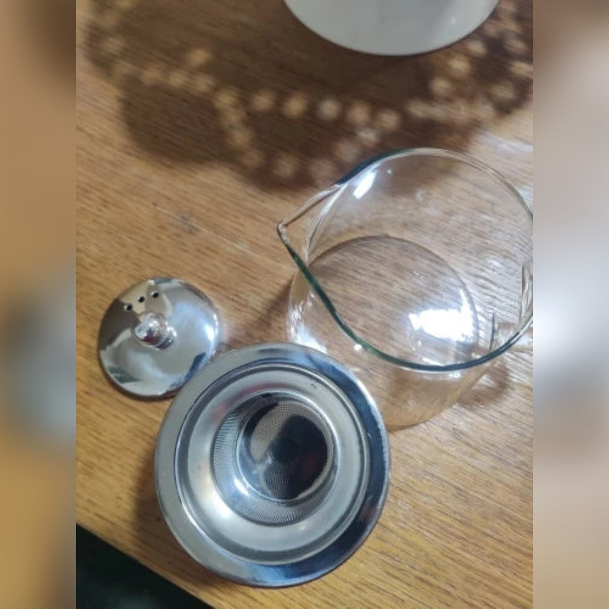 Foto di un cliente: i componenti della teiera – caraffa in vetro, infusore e coperchio in acciaio