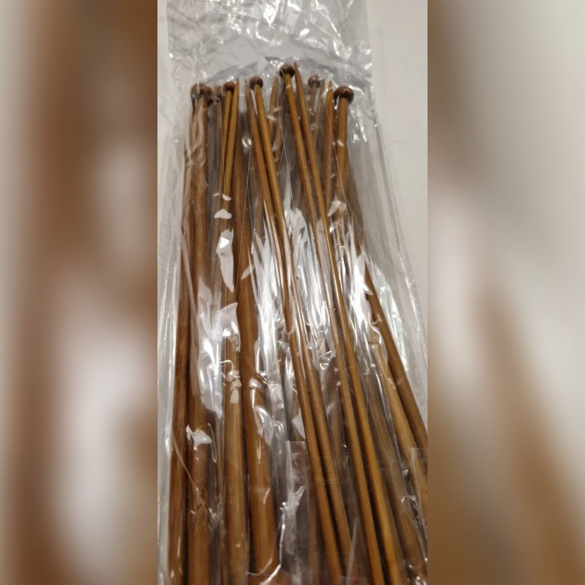 Foto di un acquirente: i ferri da maglia con pomolo nelle loro bustine