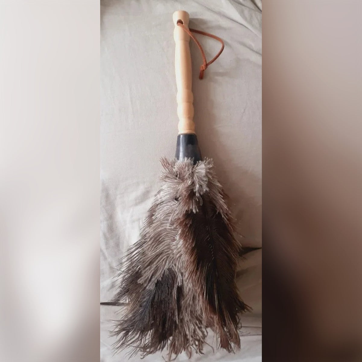 Foto cliente: il piumino su un divano, con manico e laccetto in alto