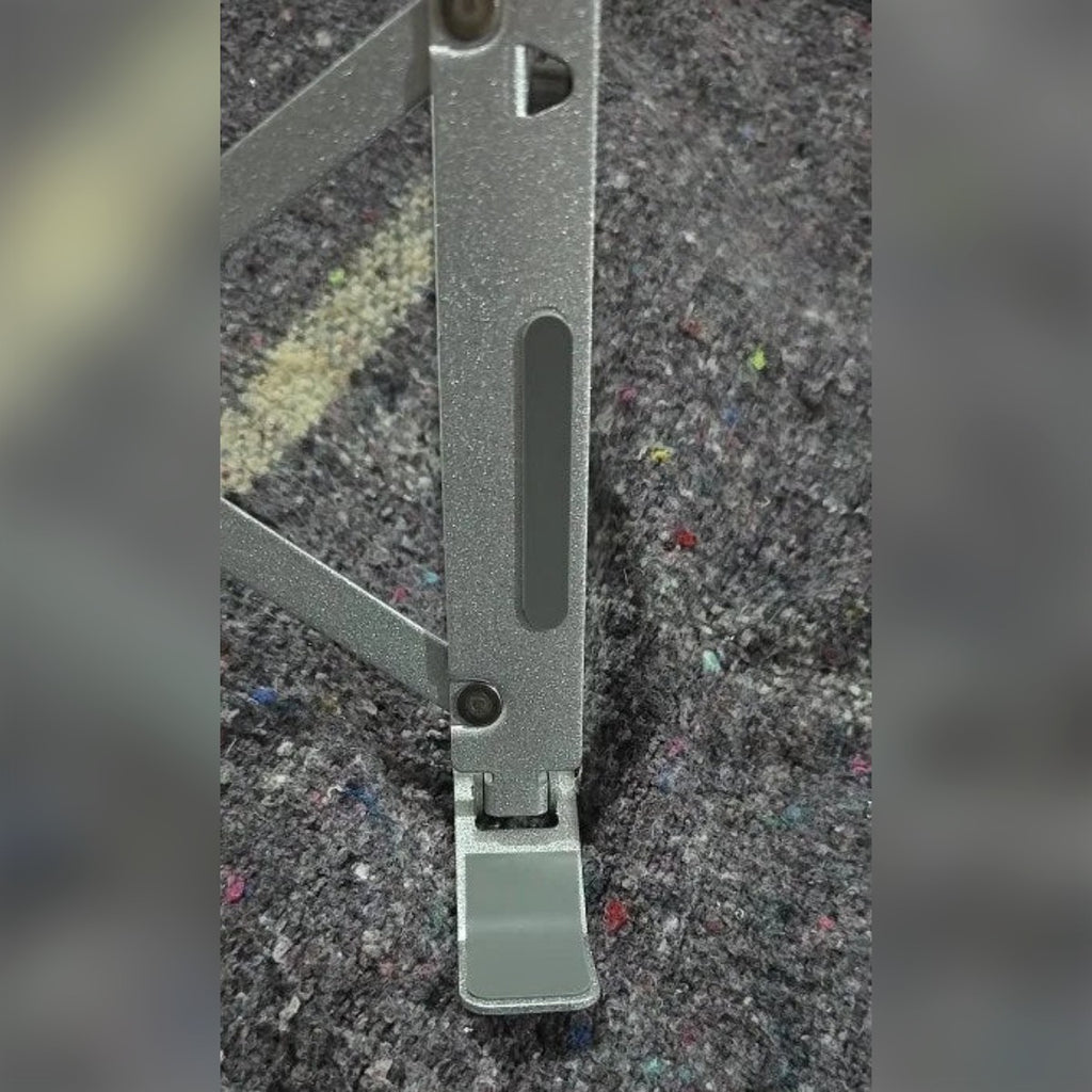Foto di un acquirente: braccio con la striscia antiscivolo, cerniera e bordo piegato