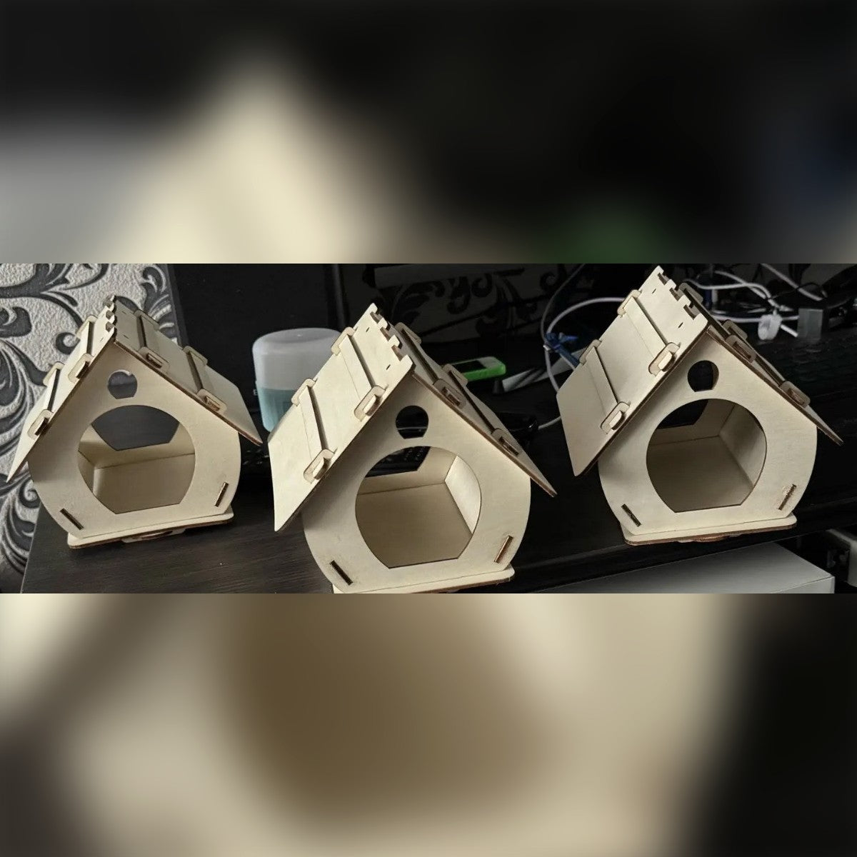 Foto di un acquirente: tre casette dello stesso modello già montate