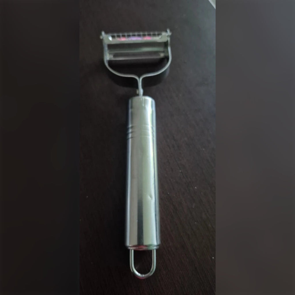 Foto di un acquirente: il pelapatate julienne intero, con manico e anello