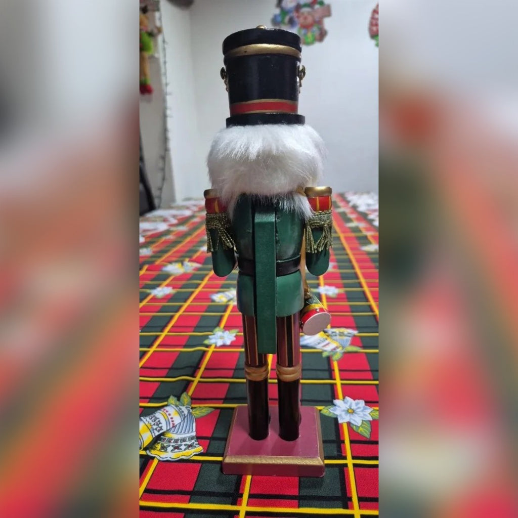 Foto di un cliente: la figura vista da dietro, con la leva sulla schiena