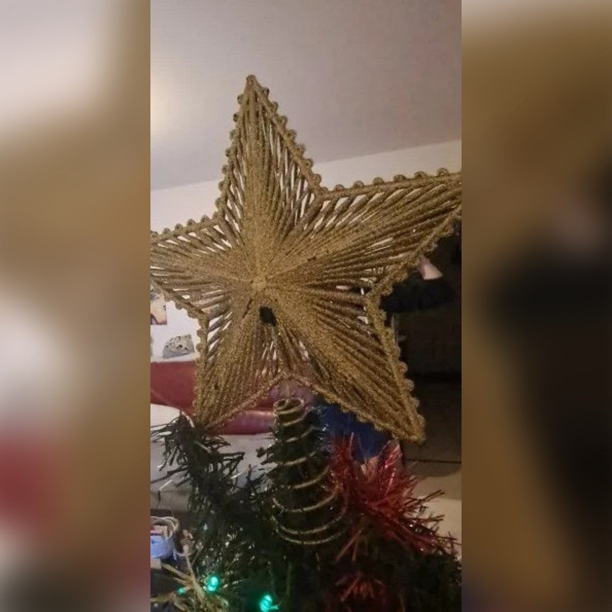 Foto di un cliente: la stella vista di lato sulla punta dell'albero