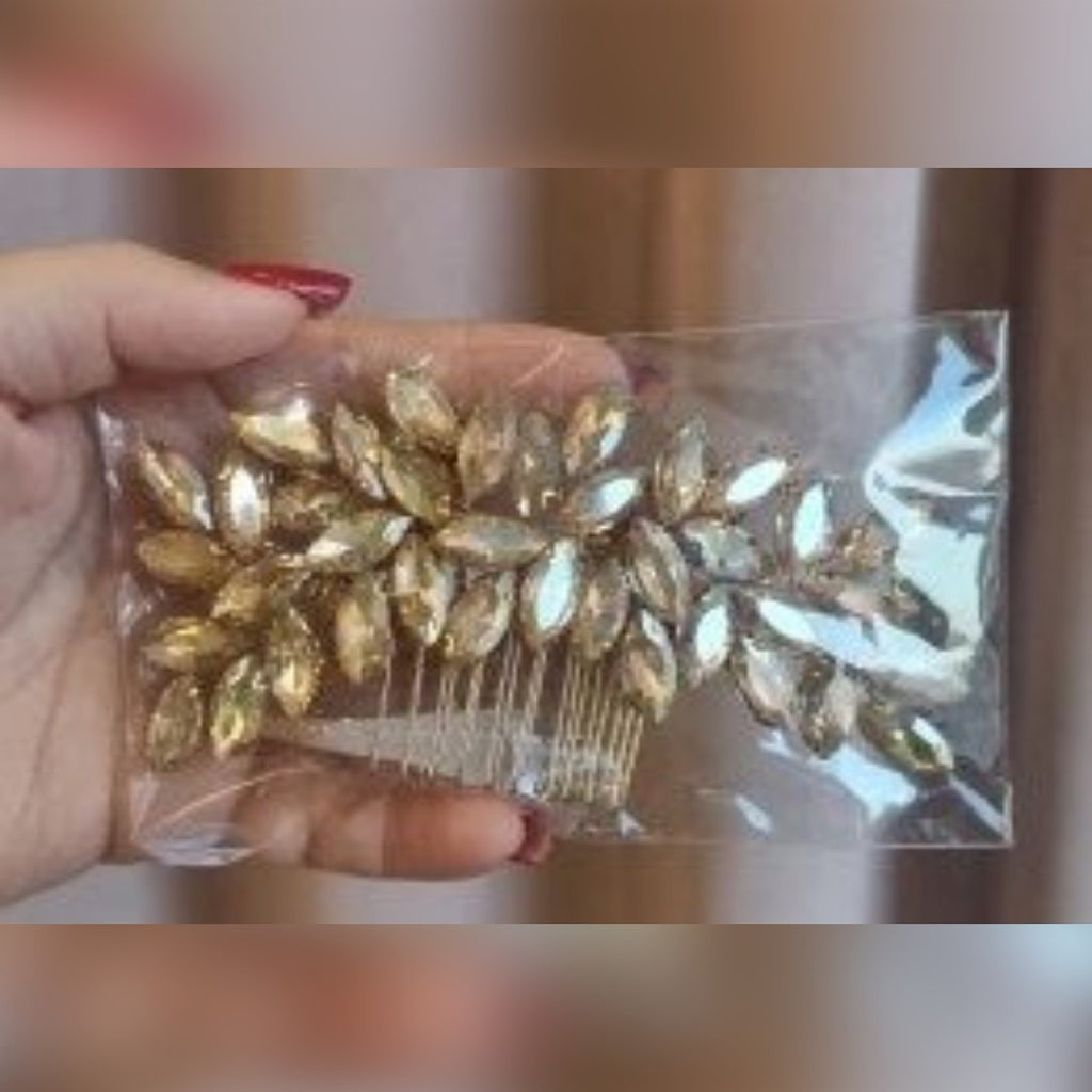 Foto di una cliente: il pettinino con strass color champagne ancora nella sua bustina