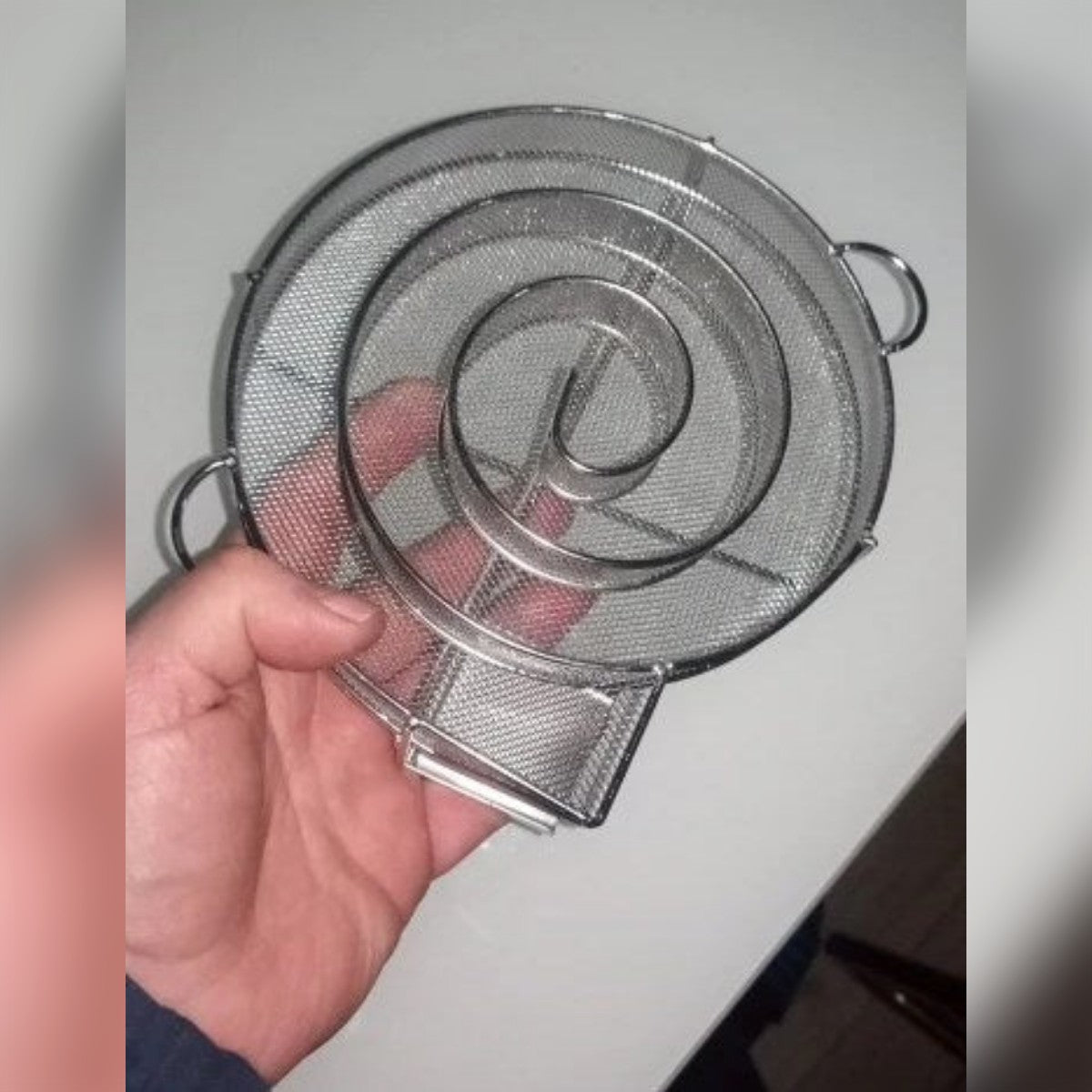 Foto di un cliente: l'affumicatore in mano