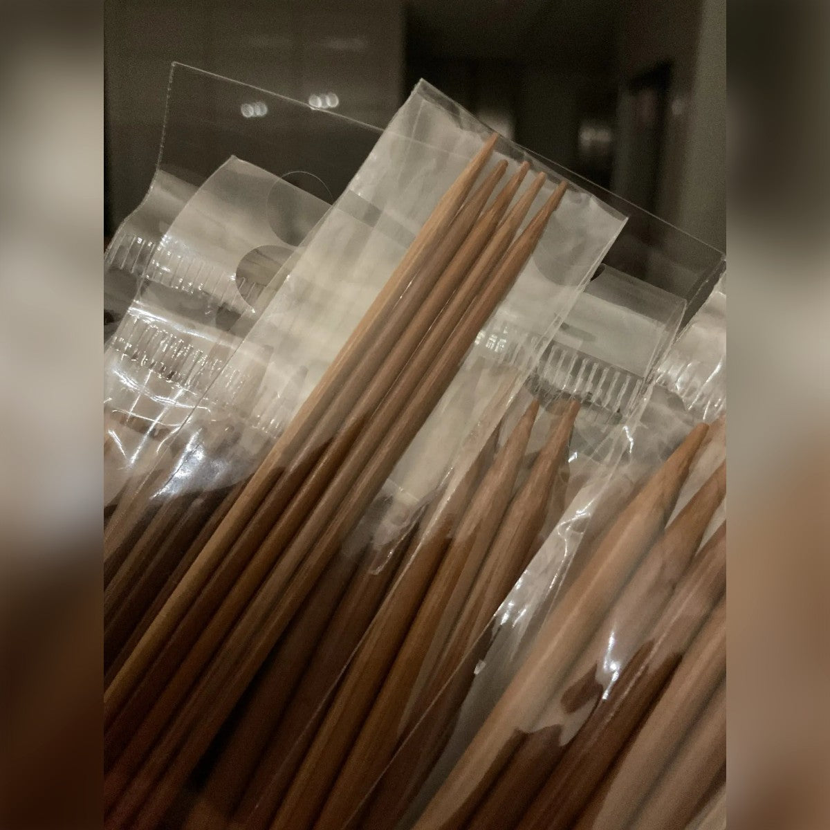 Foto di un cliente: bustine trasparenti con cinque ferri a doppia punta in bambù ciascuna