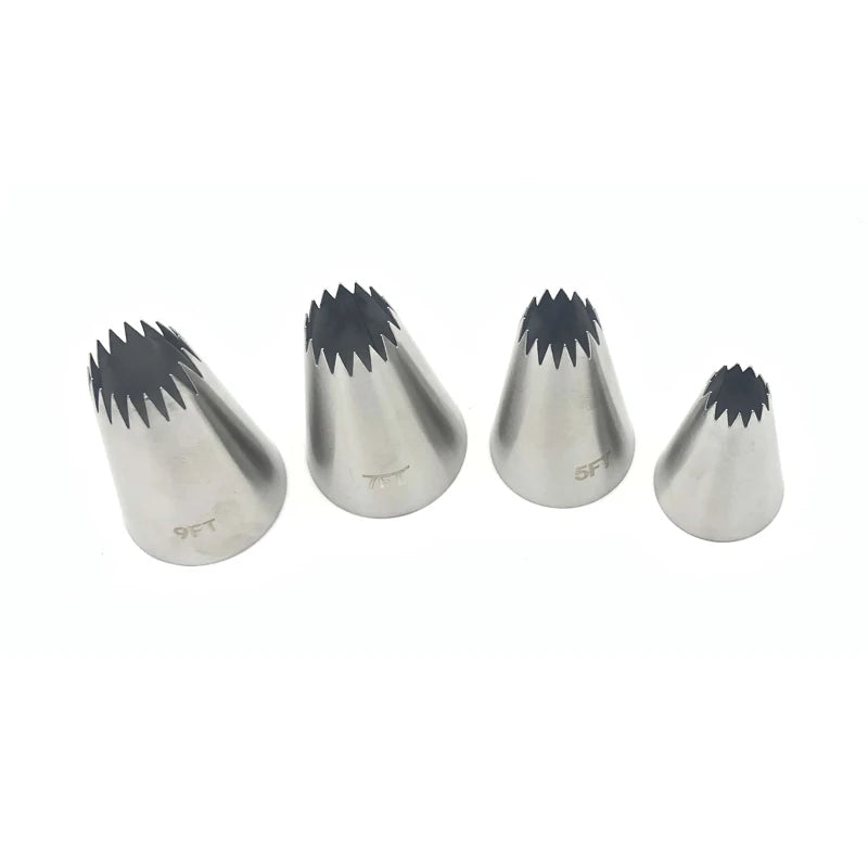 Le quattro bocchette a stella in ordine di misura, marcate 9FT, 7FT, 5FT e 4B