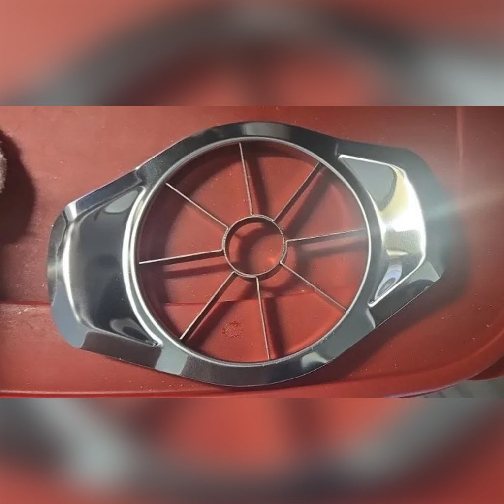 Foto di un acquirente: il taglia mele vuoto visto dall'alto, con le 8 lame e l'anello centrale