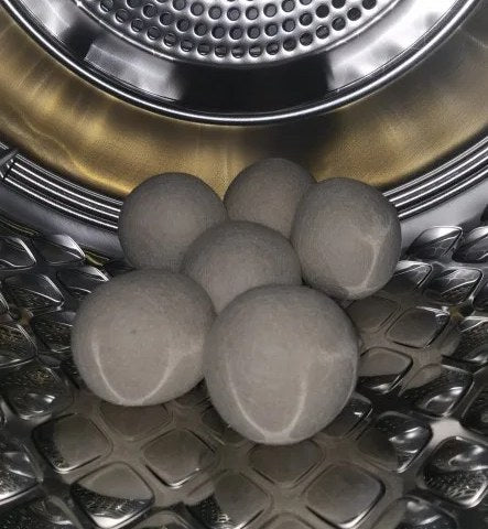 Foto di un cliente: sei palline per asciugatrice nel cestello dell'asciugatrice