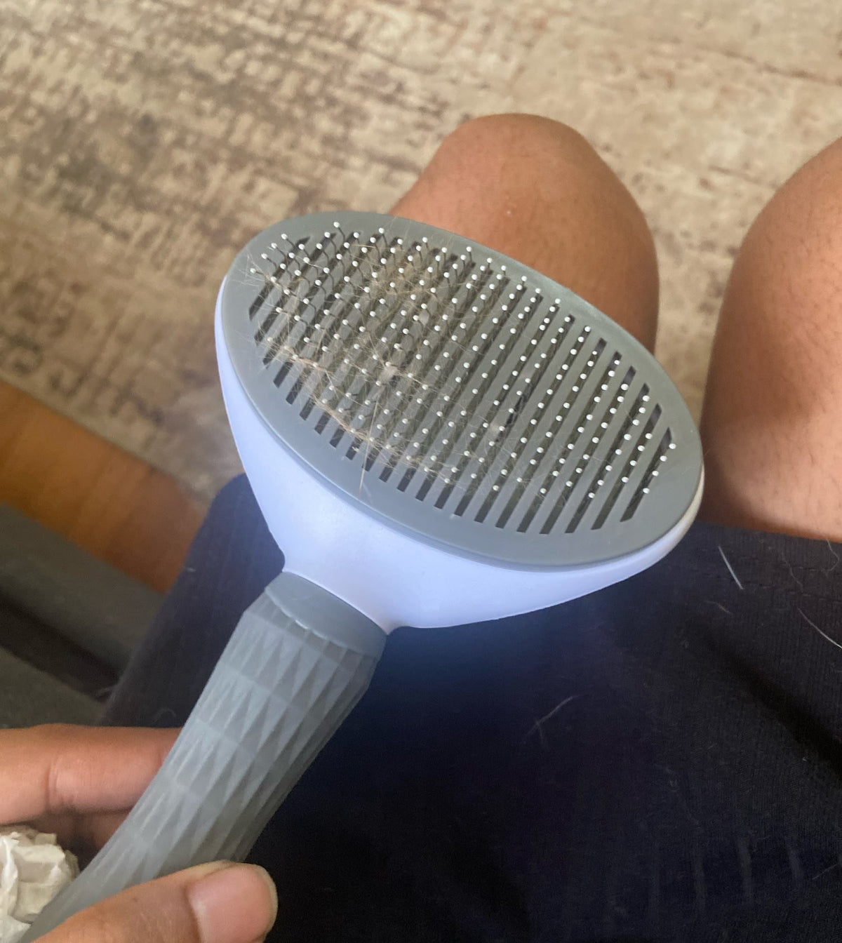 Foto di un cliente: la spazzola tenuta in mano