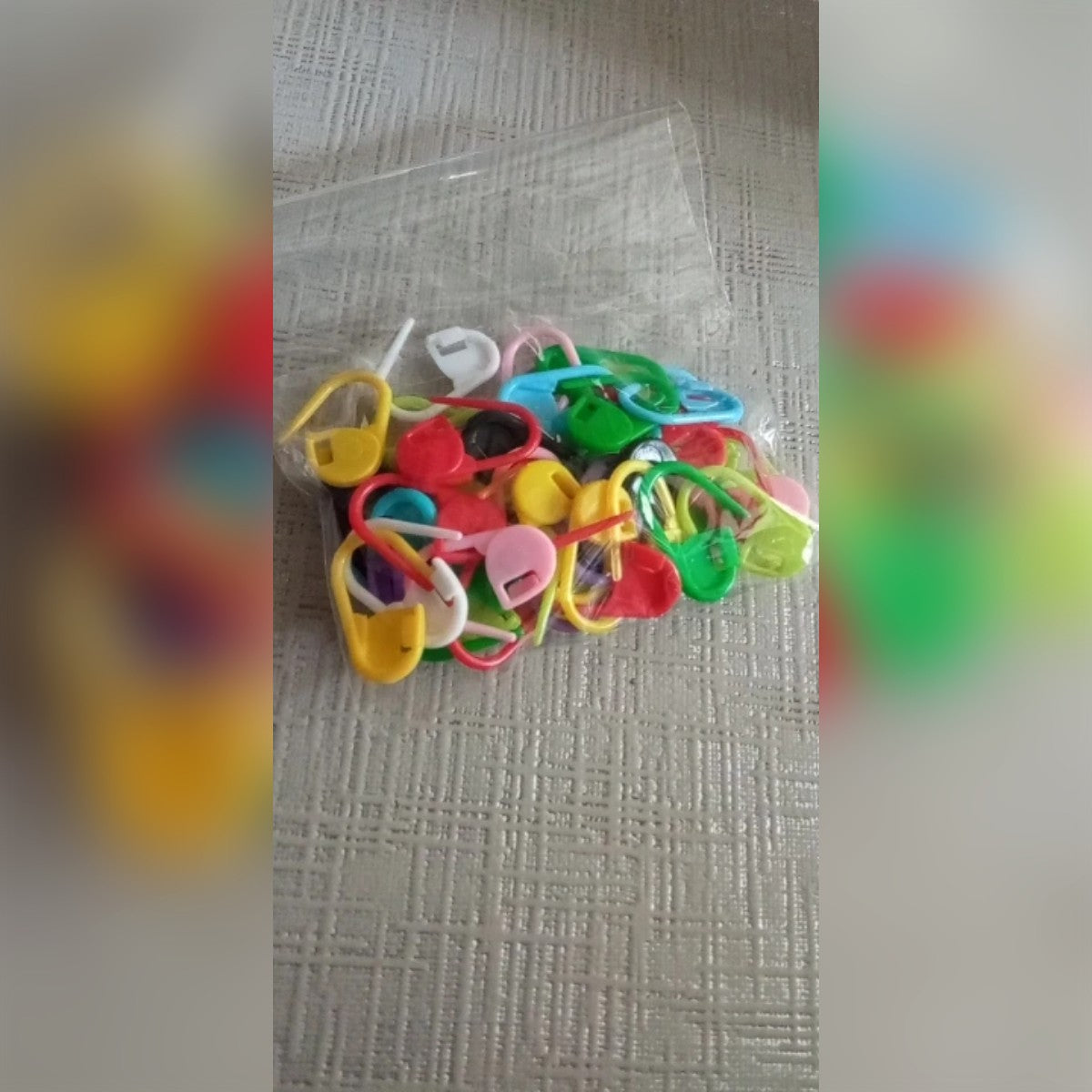 Foto cliente: marcapunti apribili in colori misti sulla bustina aperta